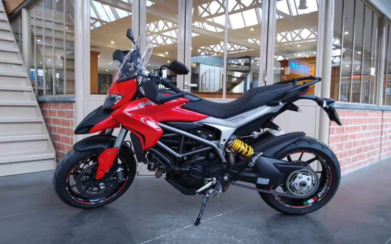 Ducati Hyperstrada 821