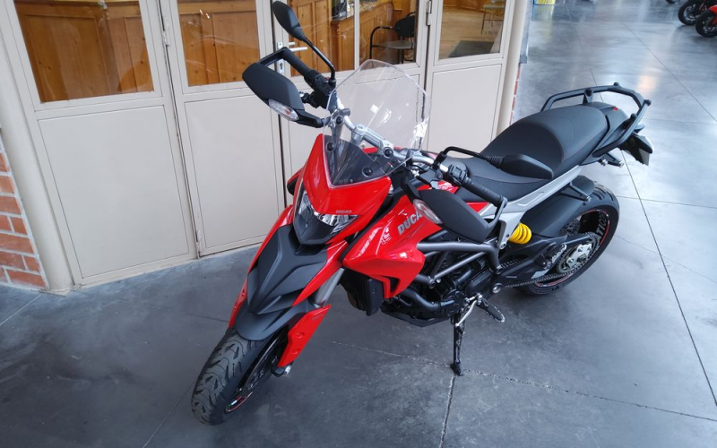 Ducati Hyperstrada 821