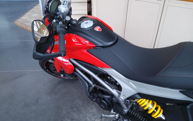 Ducati Hyperstrada 821