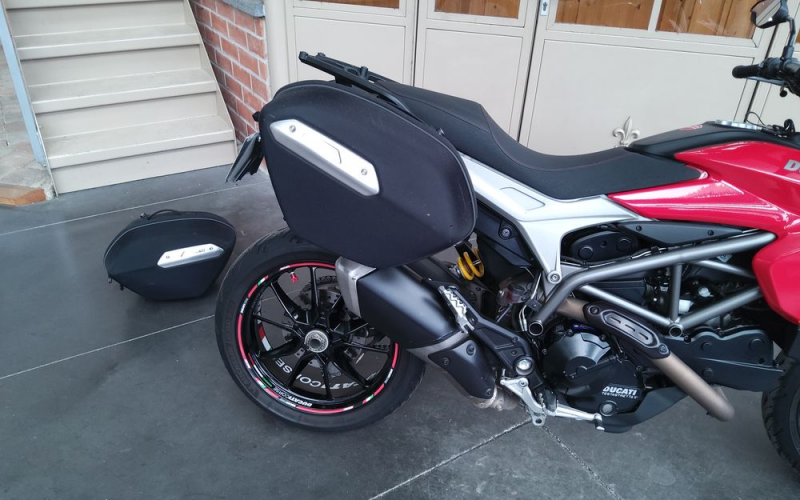 Ducati Hyperstrada 821