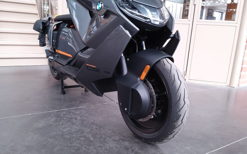 Bmw CE 04