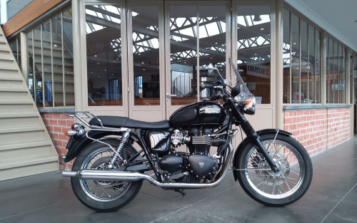 Triumph bonneville t100 black