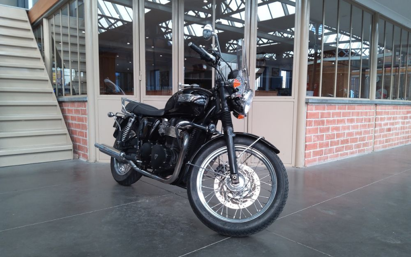 Triumph bonneville t100 black