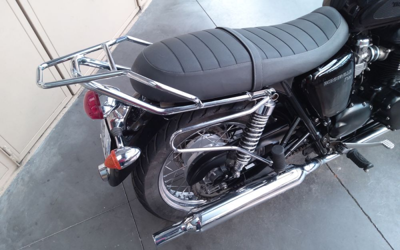 Triumph bonneville t100 black