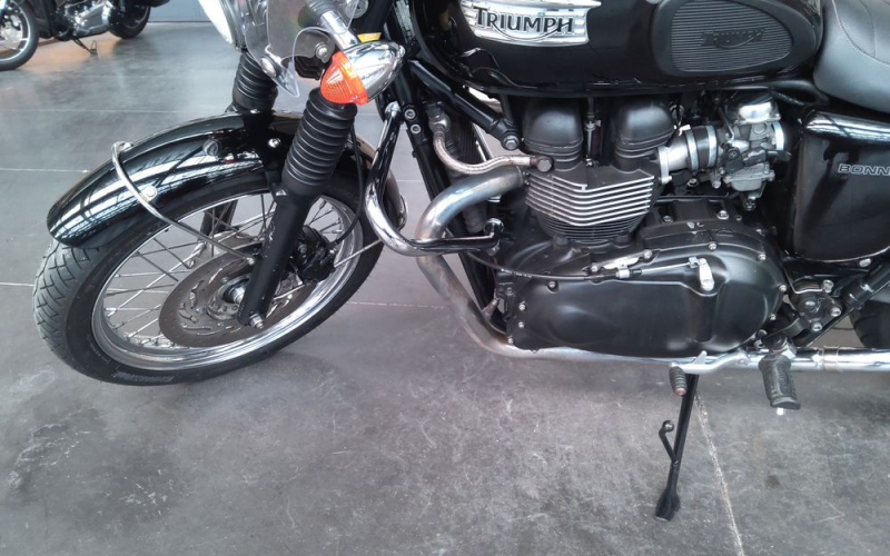 Triumph bonneville t100 black