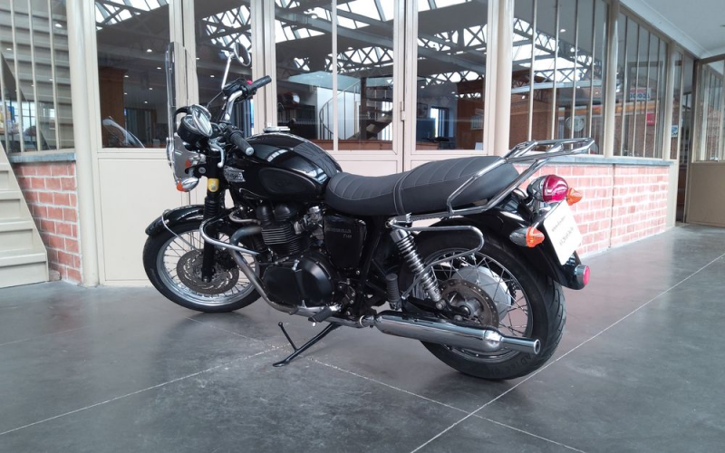 Triumph bonneville t100 black
