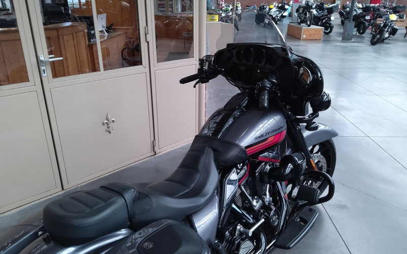 Harley street glide cvo