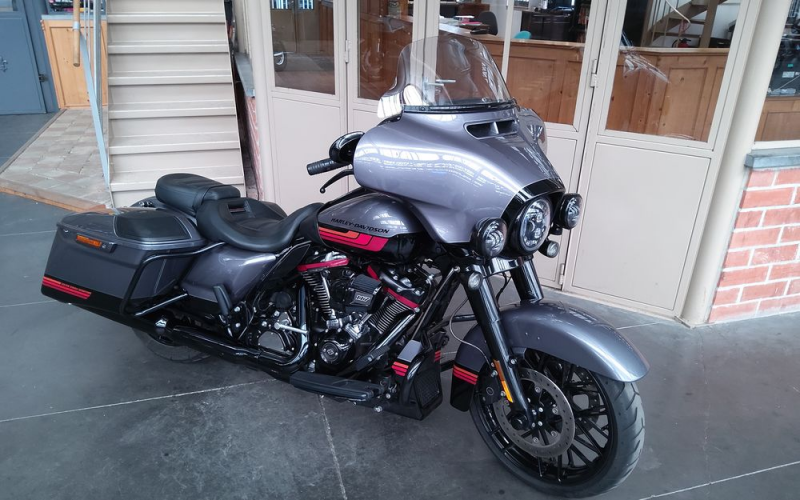 Harley street glide cvo