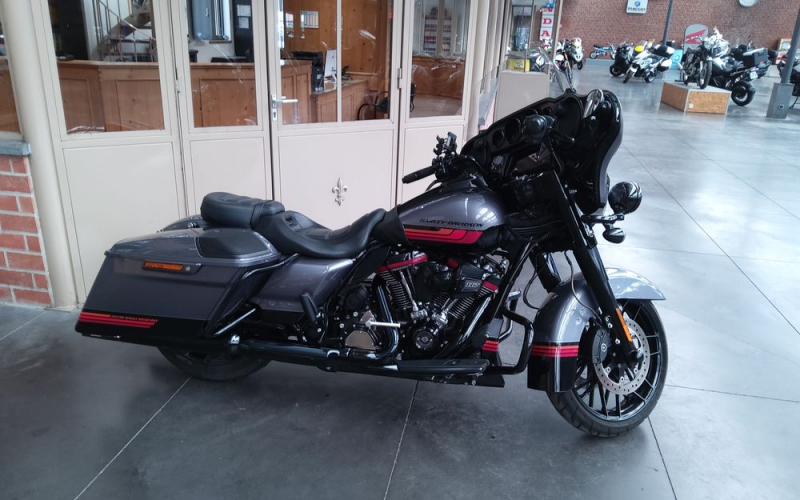 Harley street glide cvo