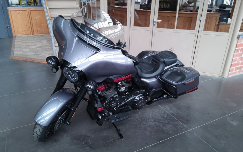Harley street glide cvo