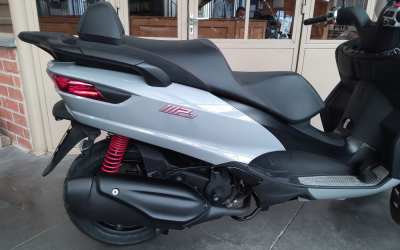 Piaggio mp3 350 sport