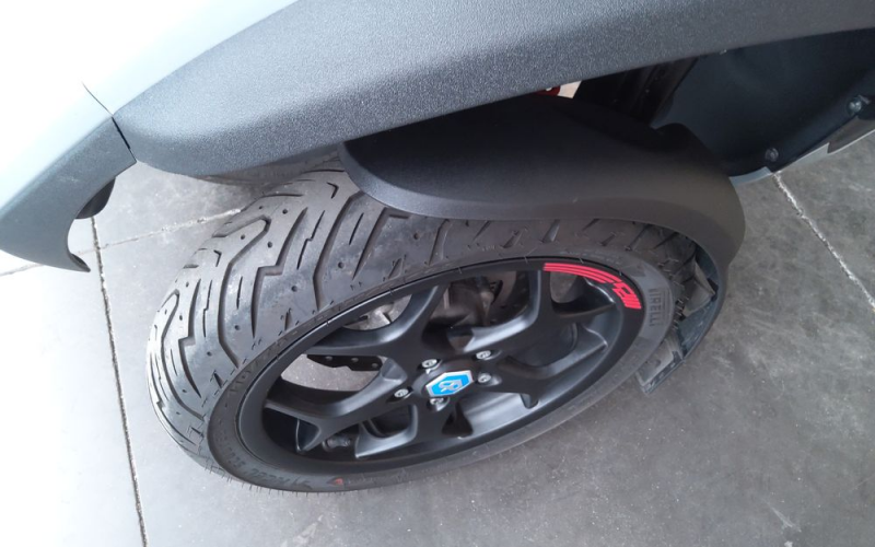 Piaggio mp3 350 sport