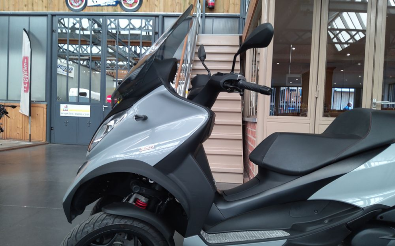 Piaggio mp3 350 sport