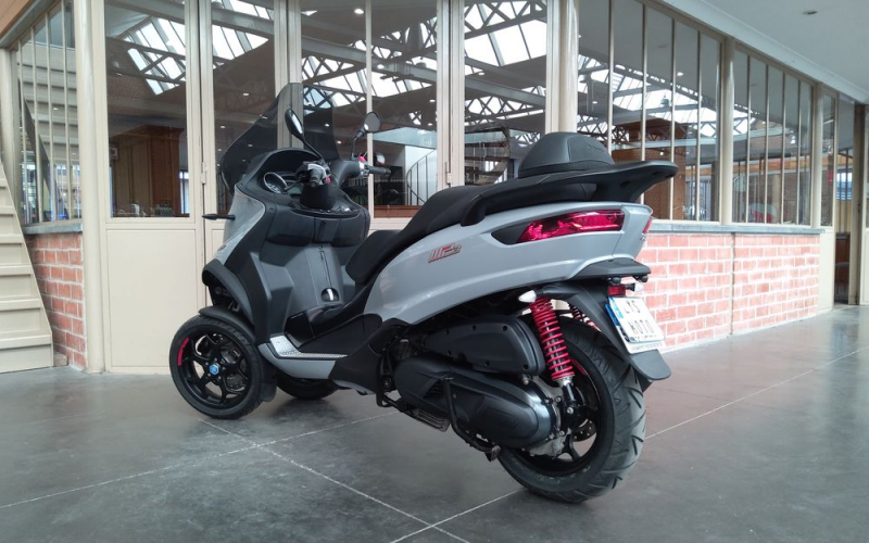 Piaggio mp3 350 sport