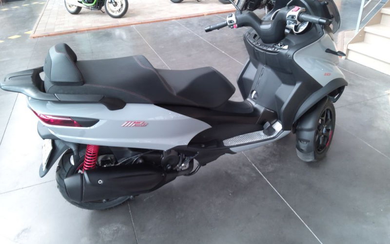 Piaggio mp3 350 sport