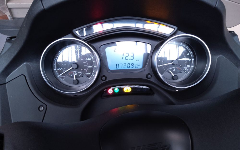 Piaggio mp3 350 sport