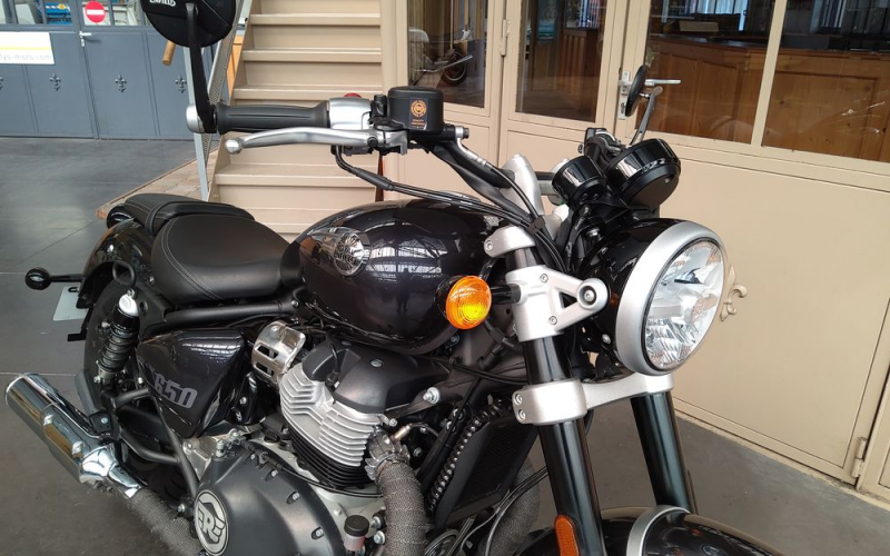 Royal enfield super meteor