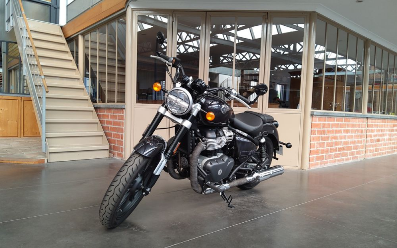 Royal enfield super meteor
