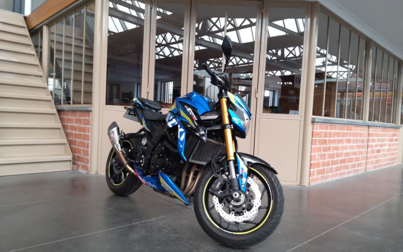 Suzuki gsx-s 750