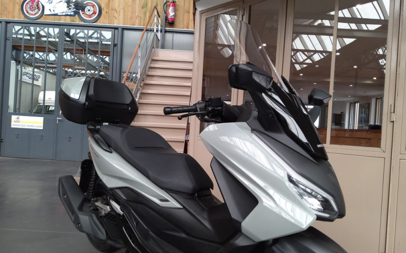 Honda forza 125