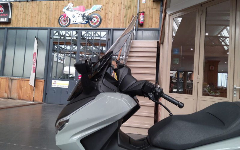 Honda forza 125