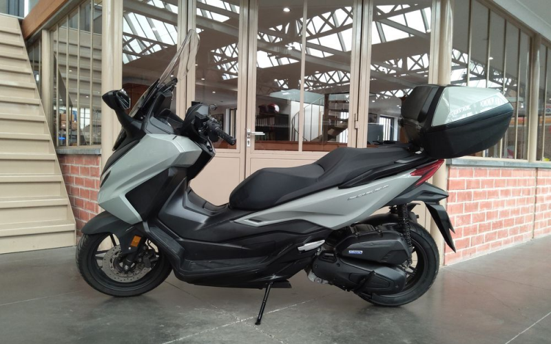 Honda forza 125