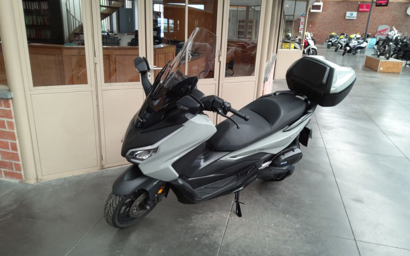 Honda forza 125