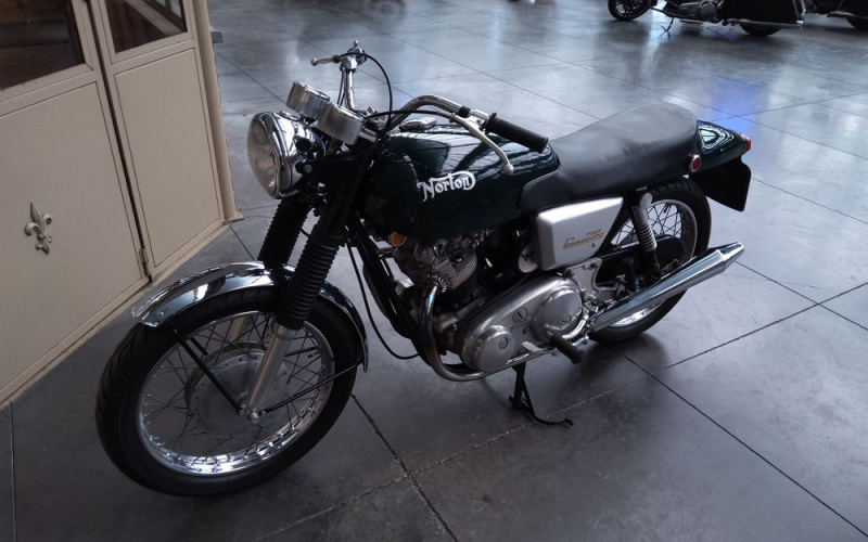 Norton commando 750